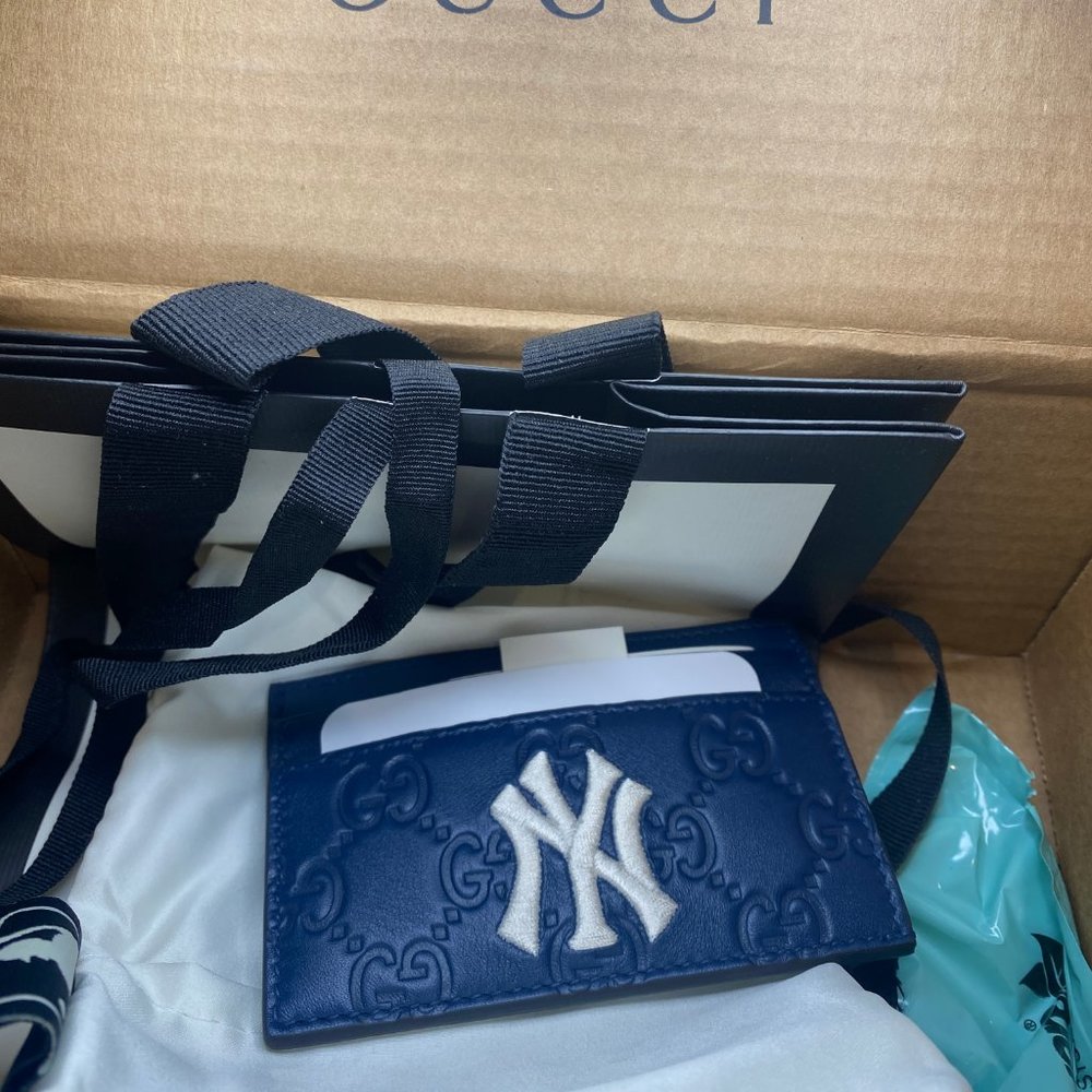 Gucci NY Card case NWT